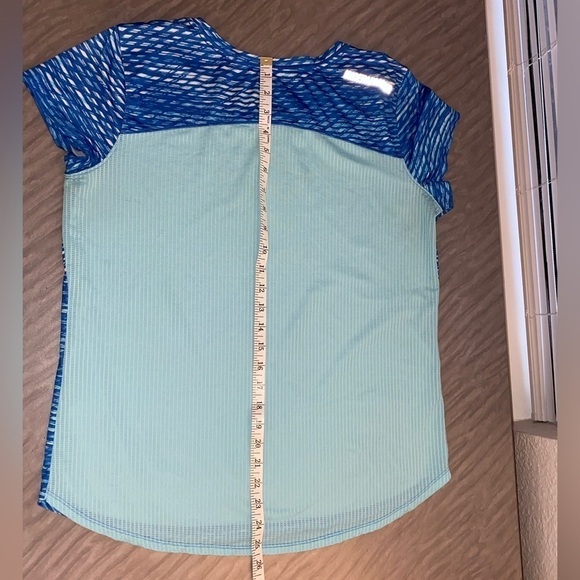 Under Armour athletic shirt woman’s size large excellent condition - Picture 5 of 5